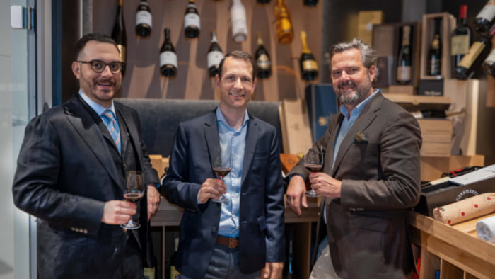 Manuel Meier (Gesch&auml;ftsf&uuml;hrer Filiale Zug), Dominik Br&auml;ndli (Leiter Retail) und Nikolas von Haugwitz (CEO)